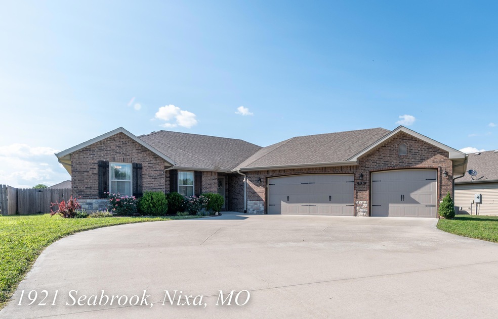 1921 N Seabrook Dr, Nixa, MO 65714 - photo 1