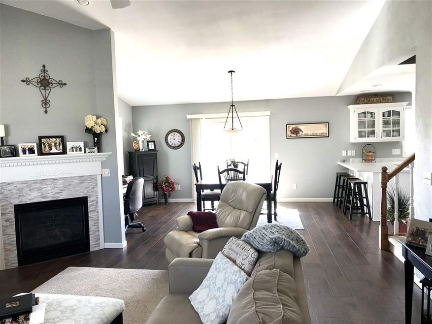 W5801 Skippers Ln, Appleton, WI 54915 - photo 1