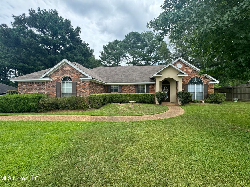 928 Eagles Nest Dr front yard2