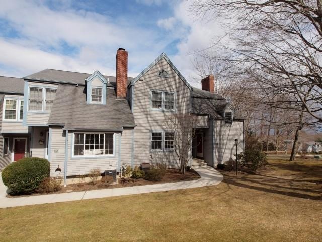 208 Glengarry Rd unit 208, Fairfield, CT 06825 - photo 1