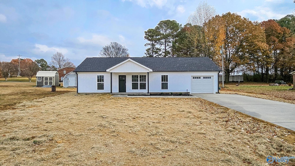 16674 Hampton Ln, Athens, AL 35611 - photo 1