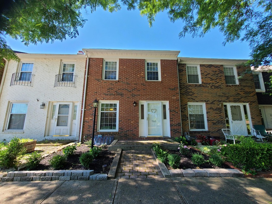 565 Simbury St, Columbus, OH 43228 - photo 1