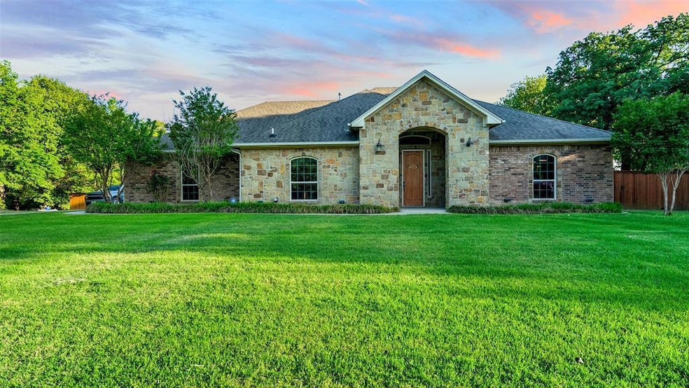 216 Overton Ridge Cir, Weatherford, TX 76088 - photo 1