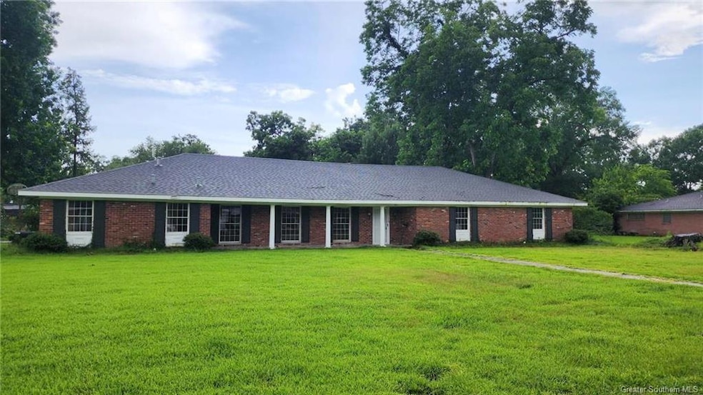 811 3rd St, Jennings, LA 70546 - photo 1