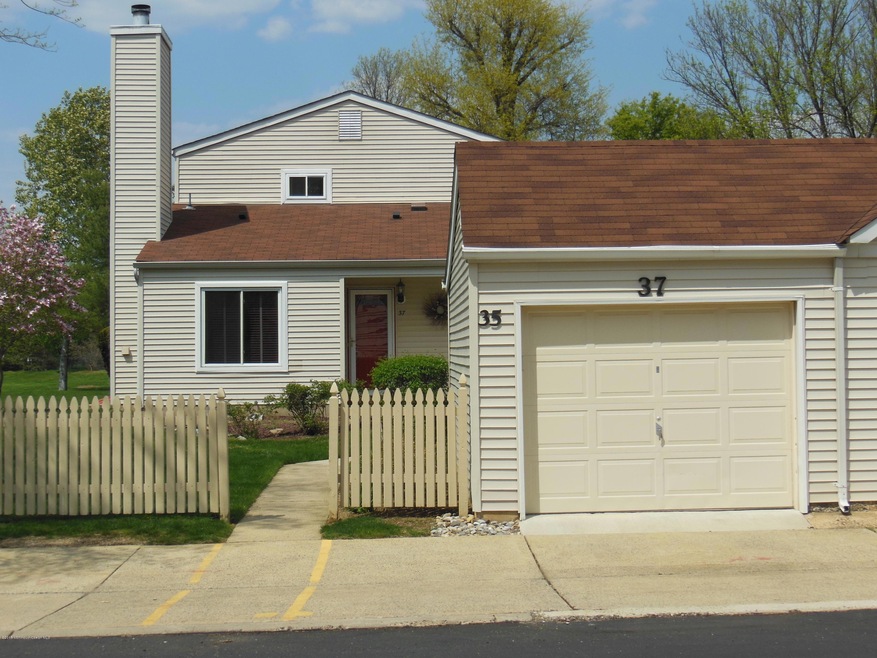37 Greenwood Dr, Freehold, NJ 07728 - photo 1