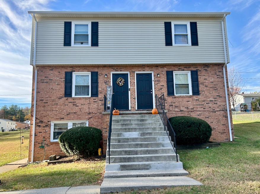 916 Pyrtle Dr unit A, B and C, Salem, VA 24153 - photo 1