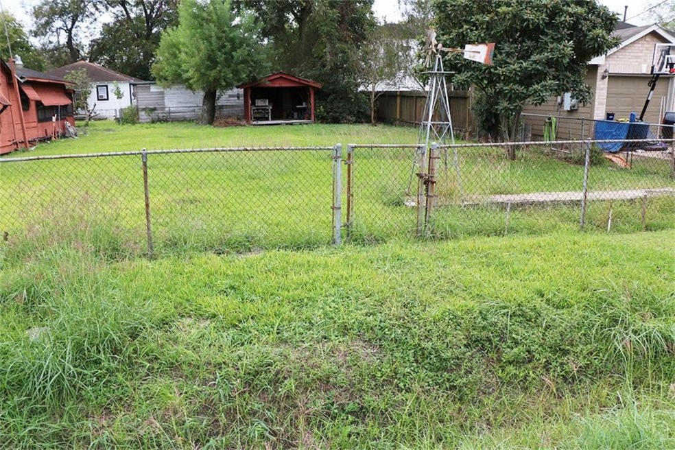 4048 Jewel St, Houston, TX 77026 - photo 1