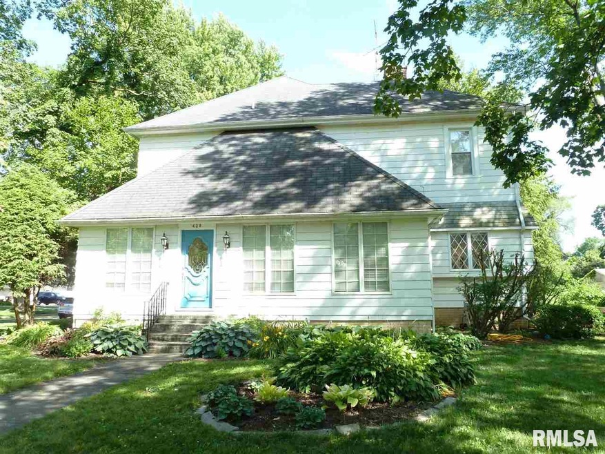 428 College Ave, Lincoln, IL 62656 - photo 1