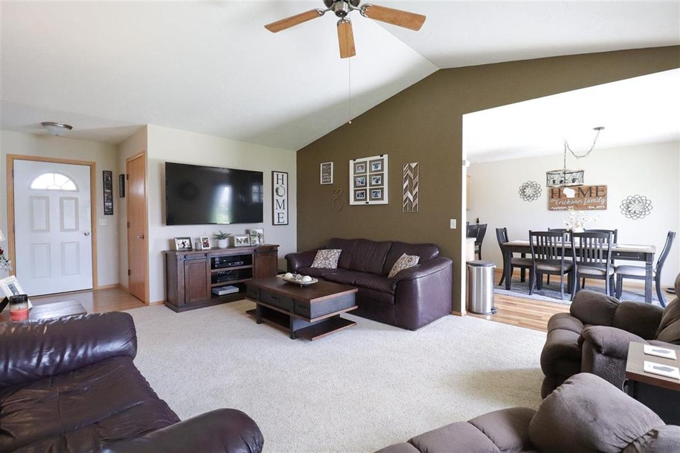 N9537 Cumberland Dr, Appleton, WI 54915 - photo 1