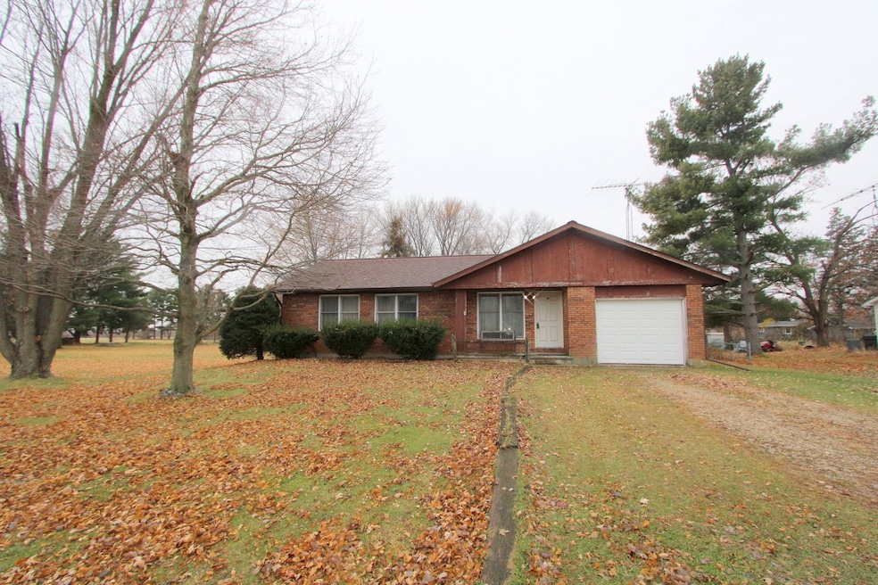 8105 Lawrence Rd, Harvard, IL 60033 - photo 1