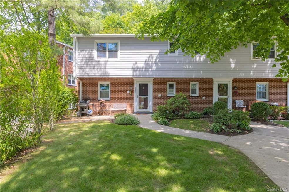 131 Charter Cir, Ossining, NY 10562 - photo 1