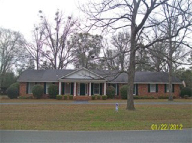 907 Karen Ln, Douglas, GA 31533 - photo 1