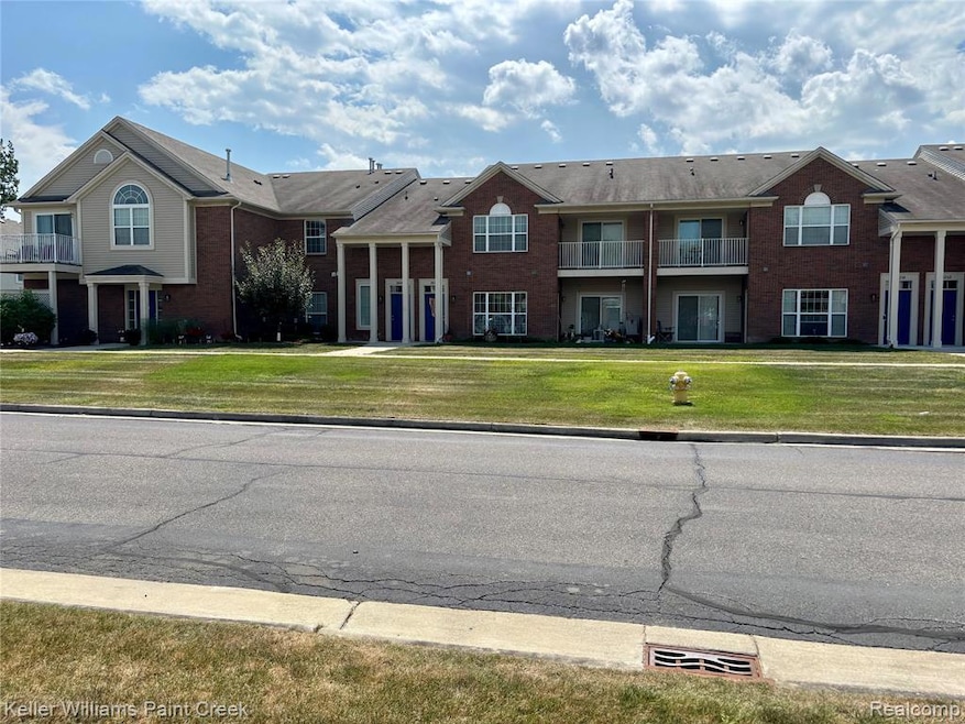 28244 S Pointe Ln, New Baltimore, MI 48051 - photo 1