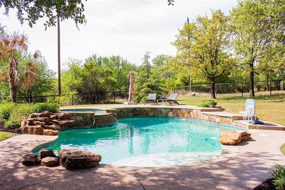 176 Overton Ridge Cir, Weatherford, TX 76088 - photo 1