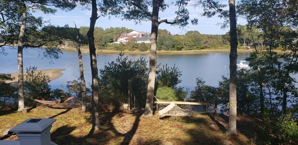 18 Quamhassett Rd, Buzzards Bay, MA 02532 - photo 1