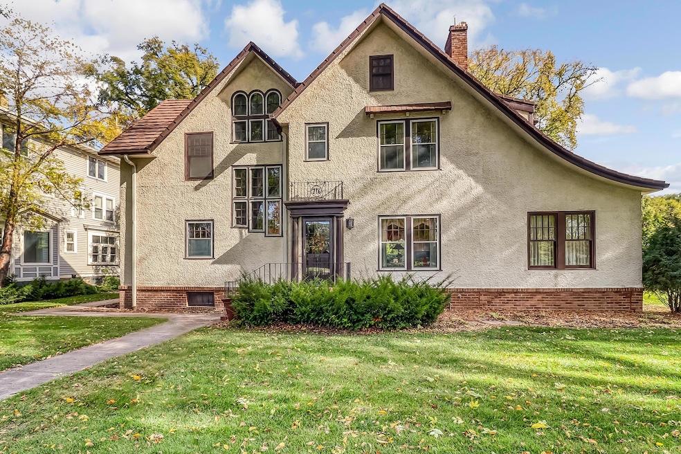 716 8th St S, Fargo, ND 58103 - photo 1