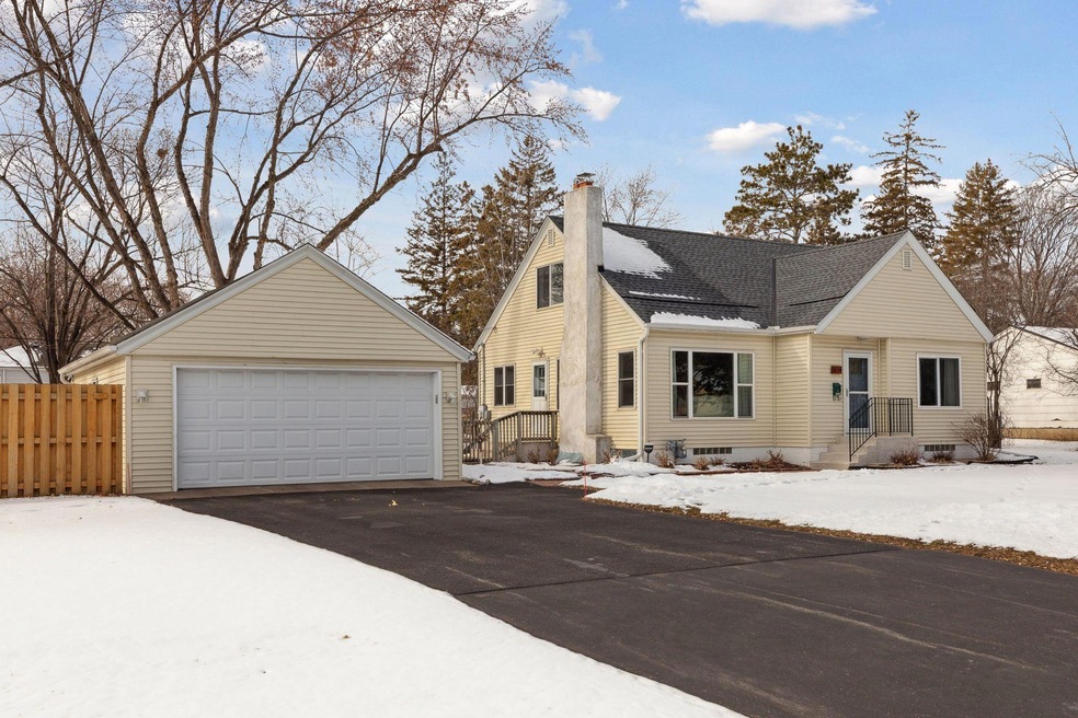 8634 Colfax Ave S, Bloomington, MN 55420 - photo 1