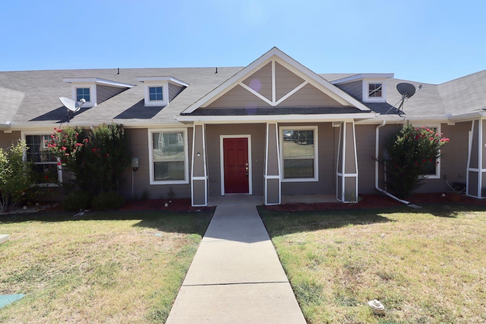 1113 Newcastle Dr, Weatherford, TX 76086 - photo 1