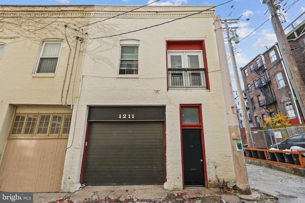 1211 N Lovegrove St, Baltimore, MD 21202 - photo 1