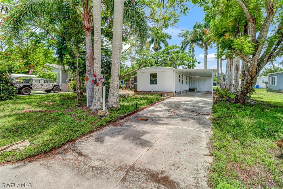 View of front of home featuring a front yard and a
