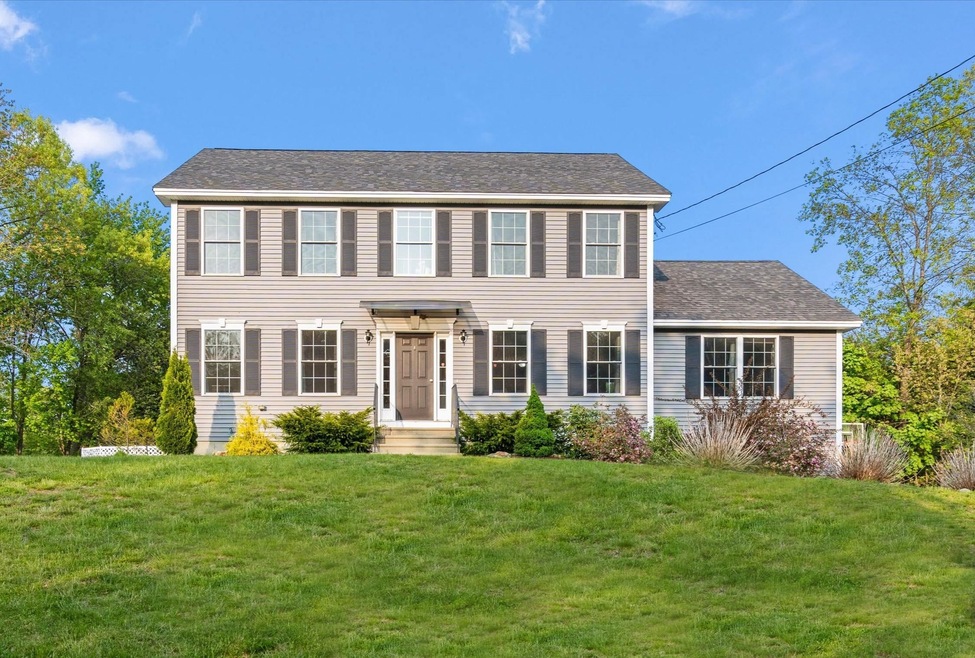 27 Savoie St, Bedford, NH 03110 - photo 1