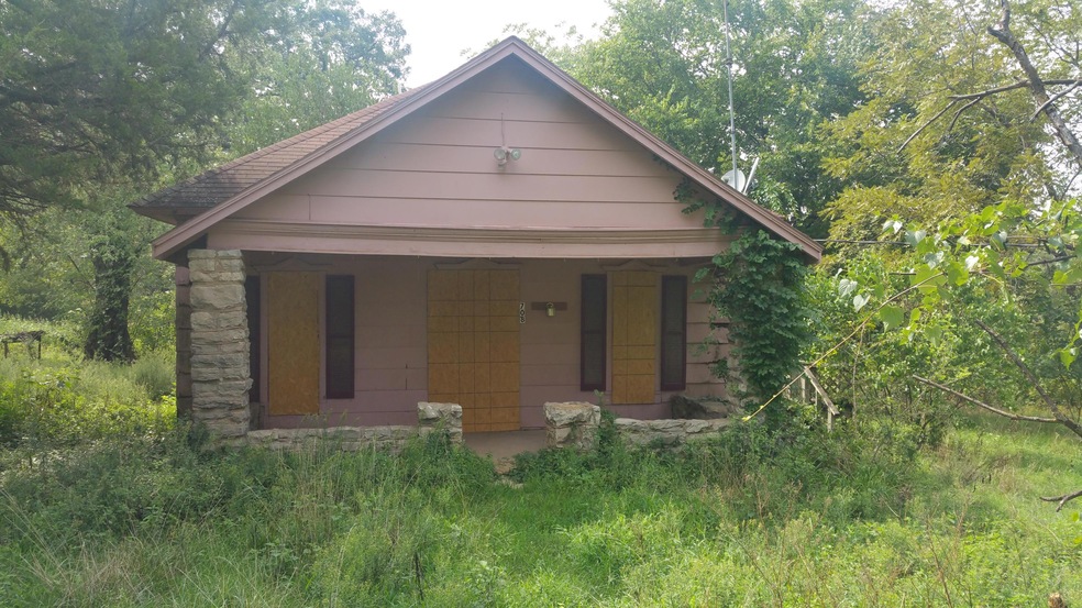 708 S Jordan St, Jerico Springs, MO 64756 - photo 1