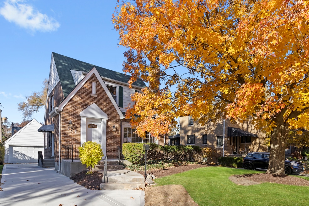 727 Selborne Rd, Riverside, IL 60546 - photo 1