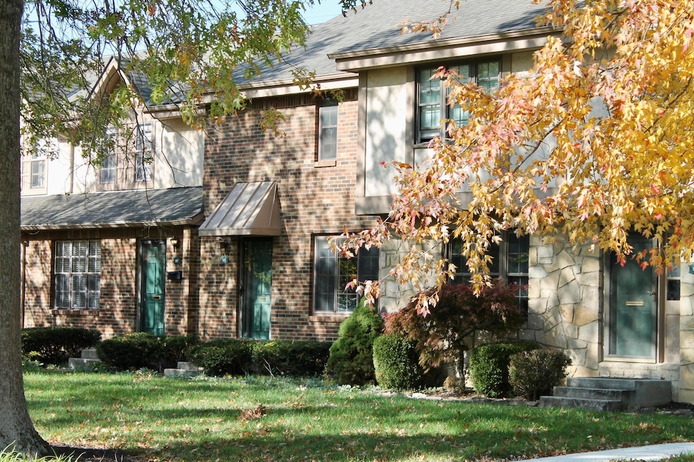 85 Stornoway Dr W unit 85, Columbus, OH 43213 - photo 1