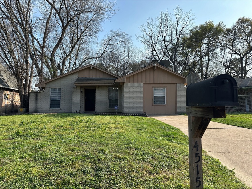 4515 Oak Shadows Dr, Houston, TX 77091 - photo 1