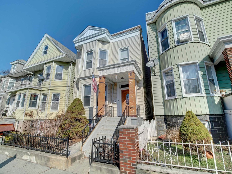 Sold $685,000 • Co-Listing Agent