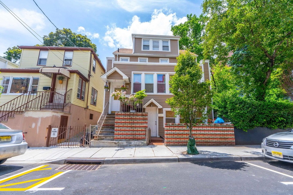 Sold $645,000 • Co-Listing Agent