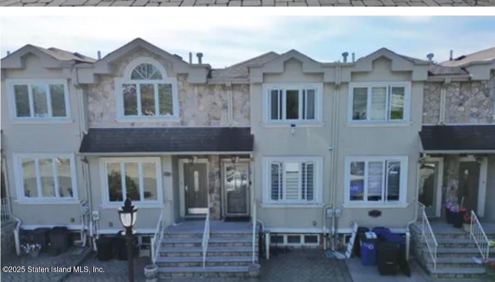18 Calvanico Ln, Staten Island, NY 10314 - photo 1