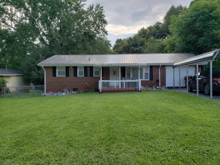 1506 Bell Ridge Rd, Johnson City, TN 37601 - photo 1