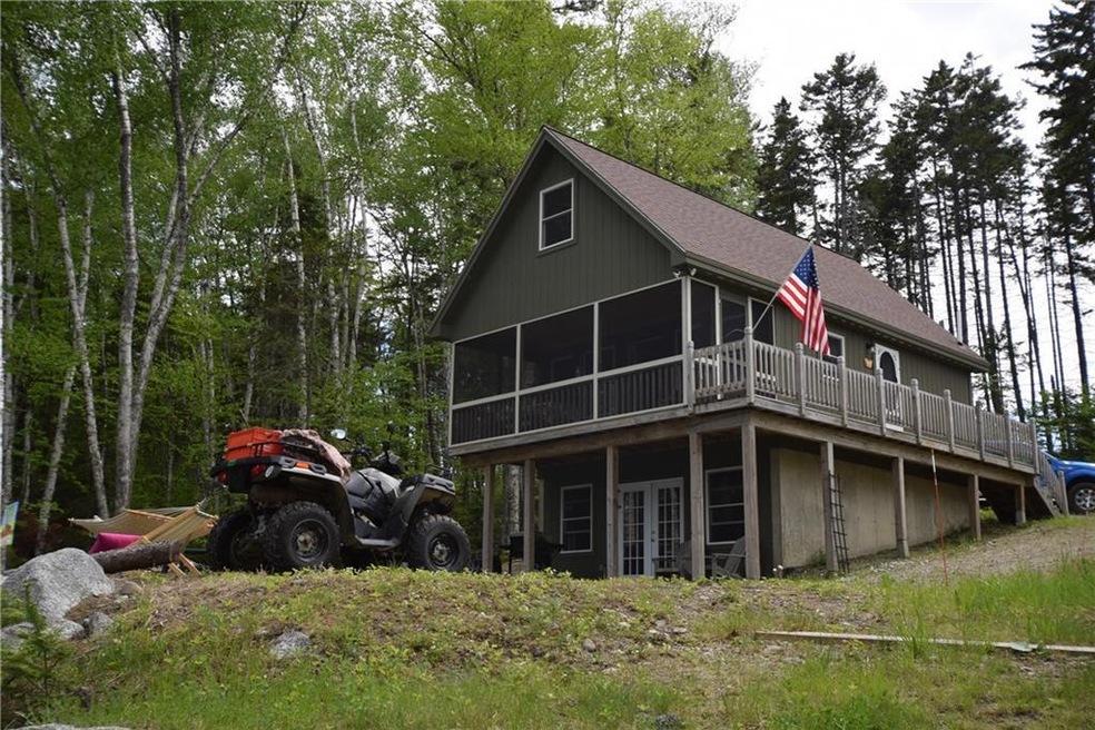 Year round 2007 cottage located on...