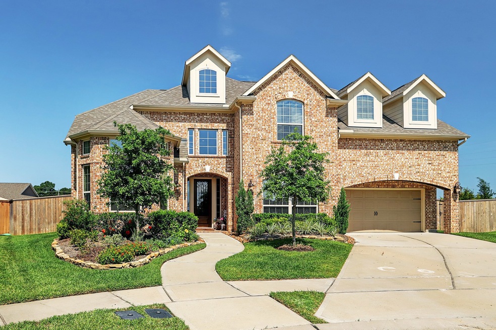 4,340 sq.ft, 5 bedroom home with 3 car garage!