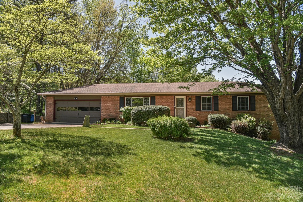 3 Holly Hill Ct, Asheville, NC 28806 - photo 1