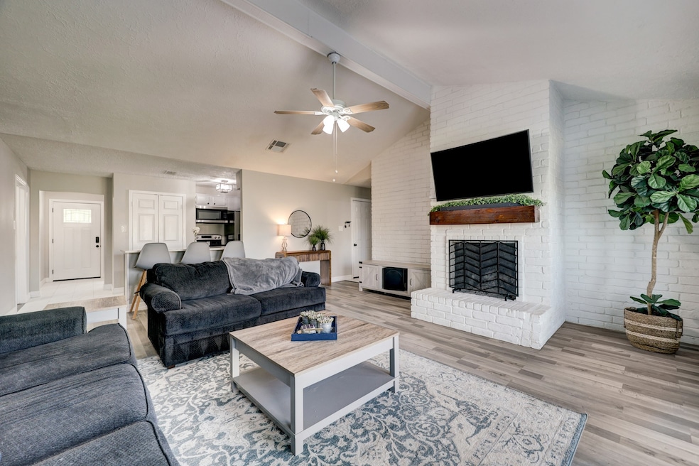 16927 Barcelona Dr, Friendswood, TX 77546 - photo 1