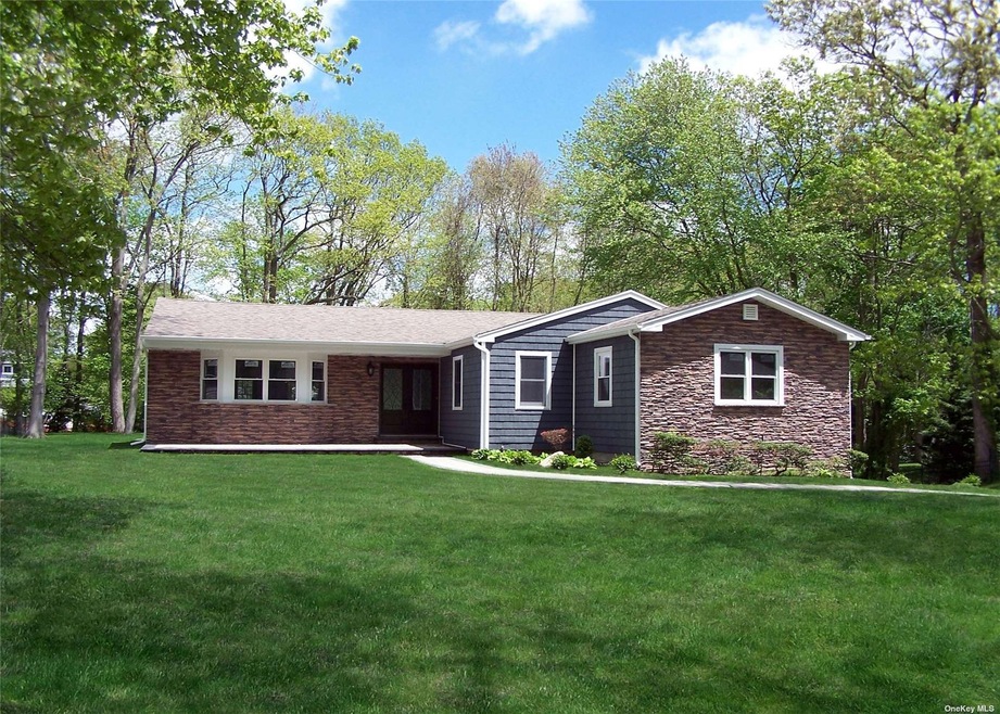 Sold $1,040,000 • Co-Listing Agent