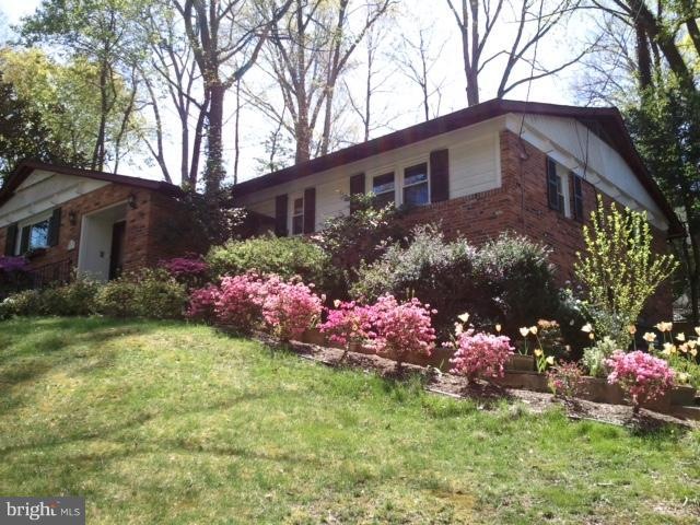 9137 Santayana Dr, Fairfax, VA 22031 - photo 1