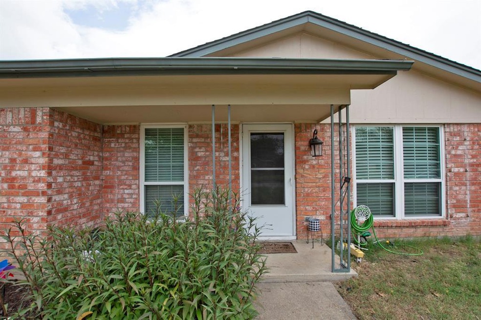 612 Hallvale Dr, Fort Worth, TX 76108 - photo 1