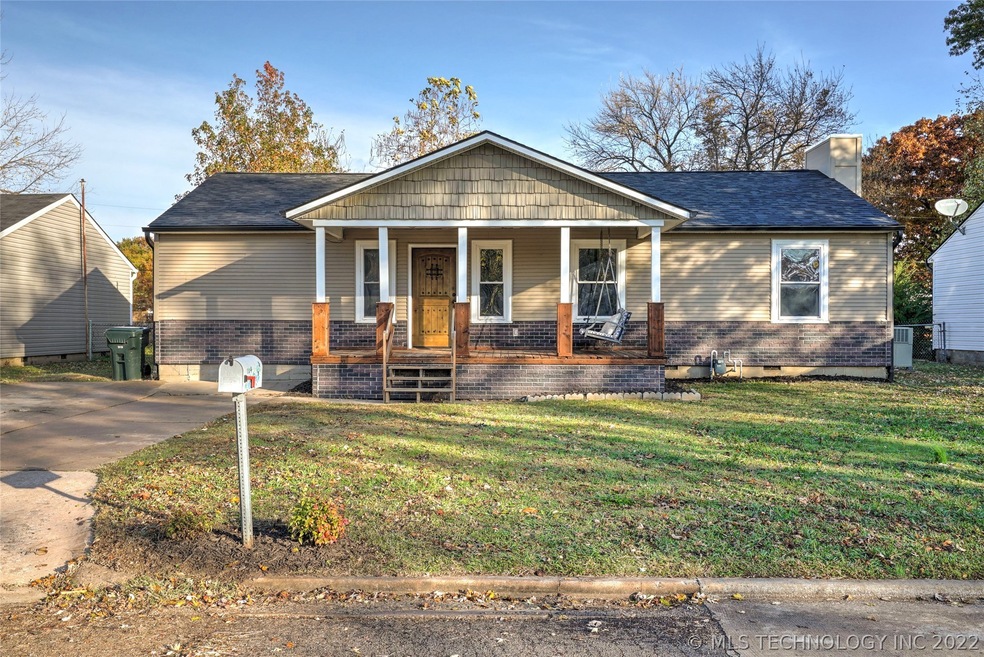 204 E 12th Place, Claremore, OK 74017 - photo 1