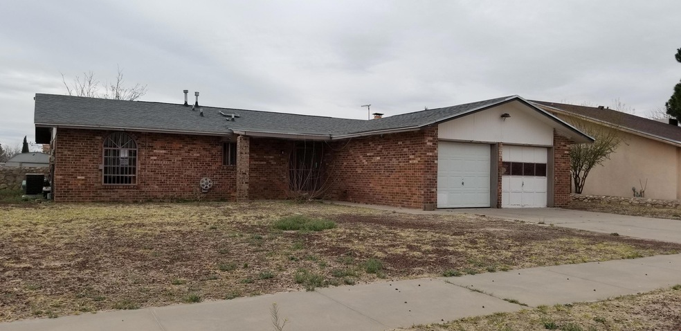 15348 Woodhill Ct, Horizon City, TX 79928 - photo 1