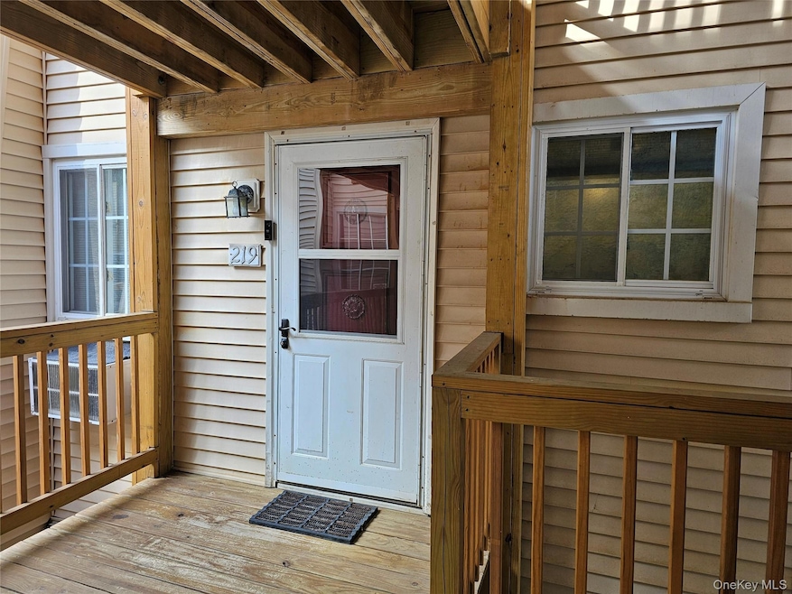 219 Fox Run Ln unit 2C, Carmel, NY 10512 - photo 1