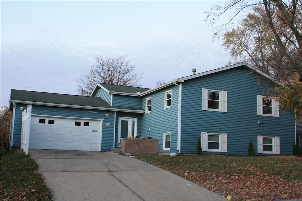 318 E Christine Dr, Decatur, IL 62526 - photo 1