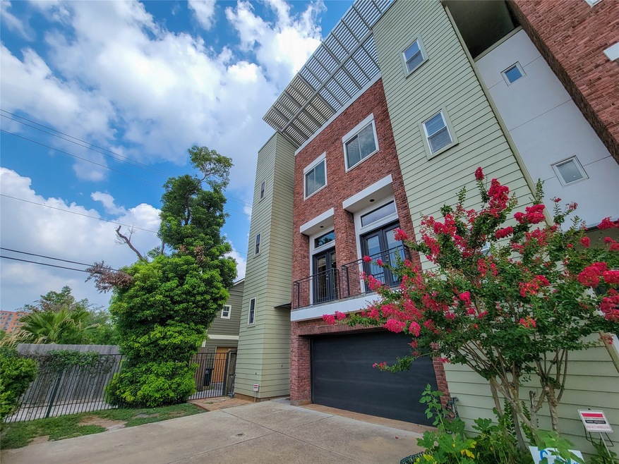 321 E 20th St, Houston, TX 77008 - photo 1