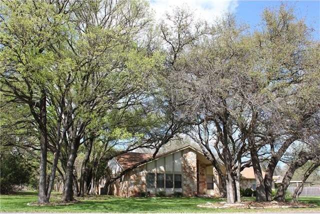 Beautiful 4 bed/2.5 bath stone accented home,  nes