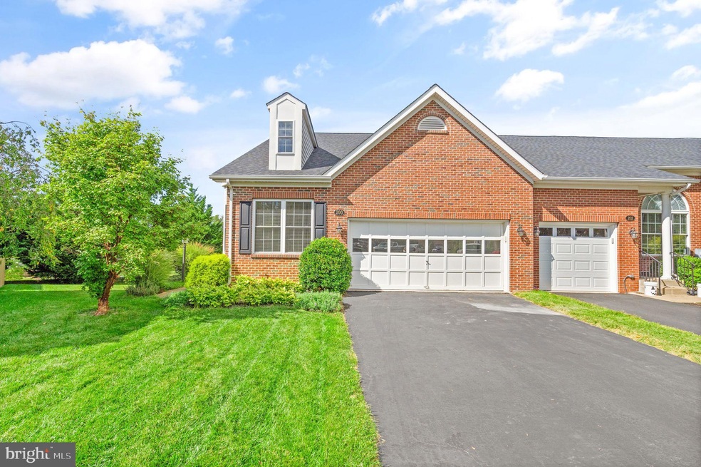 200 N View Cir, Warrenton, VA 20186 - photo 1