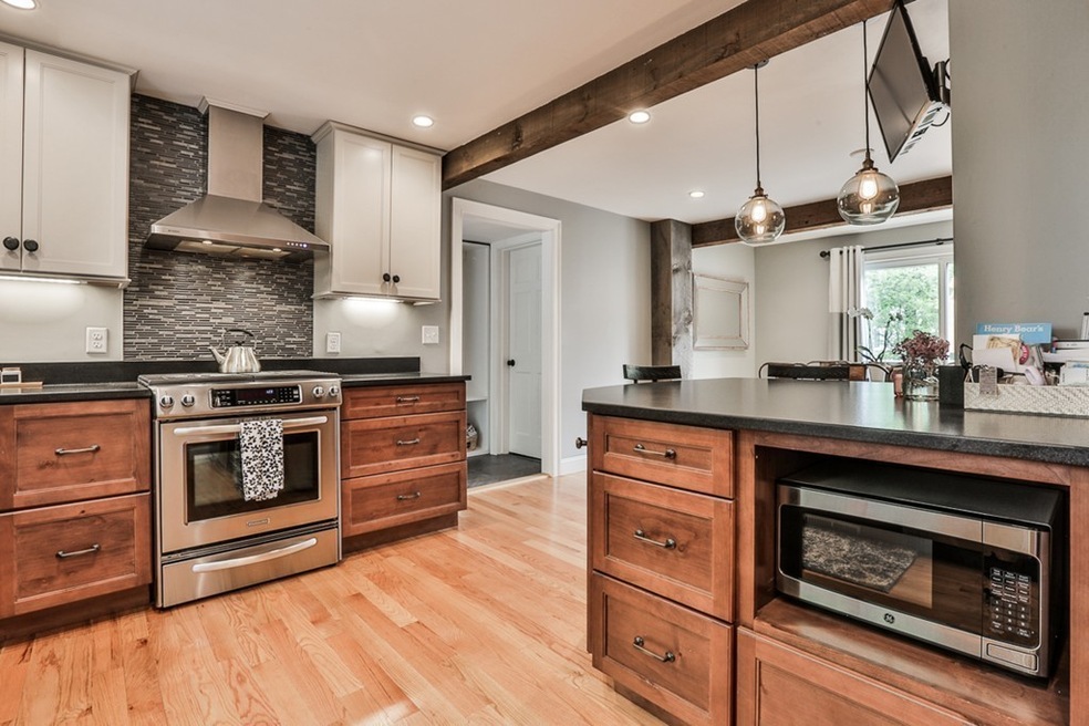 18 Sylvester St, Newburyport, MA 01950 - photo 1