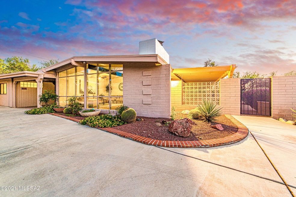 132 E Suffolk Dr - MLS Images-1