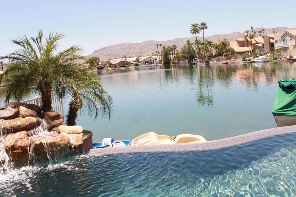 Negative Edge Pool/Lake View